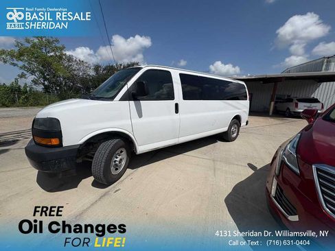 Used 2022 GMC Savana 3500 LS RWD image 1