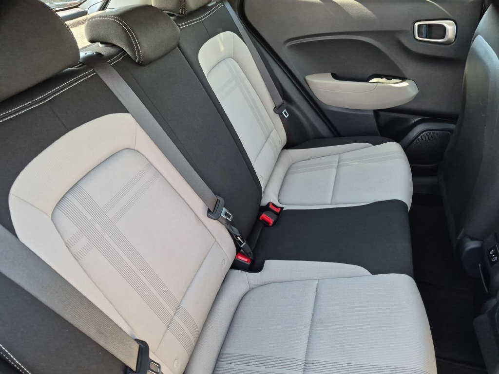 Used 2025 Hyundai Venue SEL FWD image 30