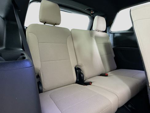 Used 2023 Chevrolet Traverse LS FWD image 28