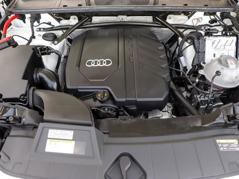 Used 2023 Audi Q5 2.0T Premium w/ Convenience Package AWD/4WD image 12