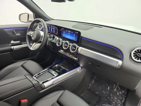 Used 2025 Mercedes-Benz GLB 250 image 21