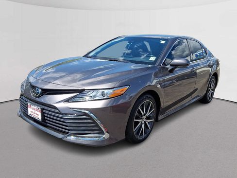 Used 2022 Toyota Camry XLE AWD/4WD image 4