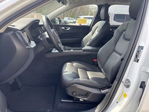 Used 2025 Volvo XC60 B5 Plus AWD/4WD image 36
