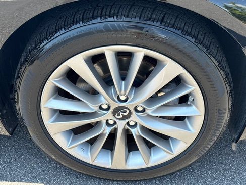 Used 2018 INFINITI Q50 Luxe w/ Essential Package (2.0T Luxe) AWD/4WD image 12