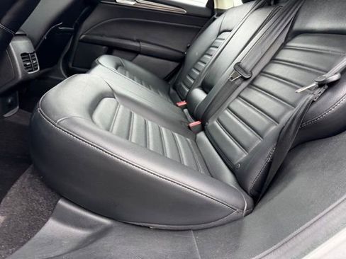 Used 2017 Ford Fusion SE w/ Fusion SE Technology Package FWD image 11