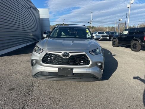 Used 2023 Toyota Highlander L image 2