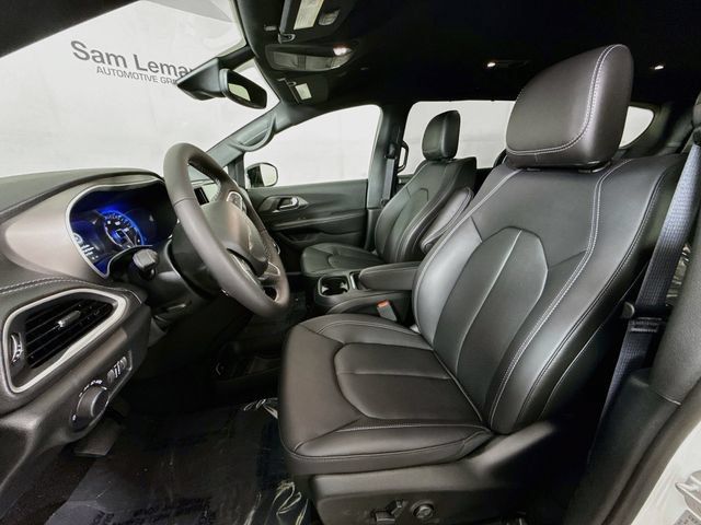 New 2027 Chrysler Pacifica Select FWD image 20