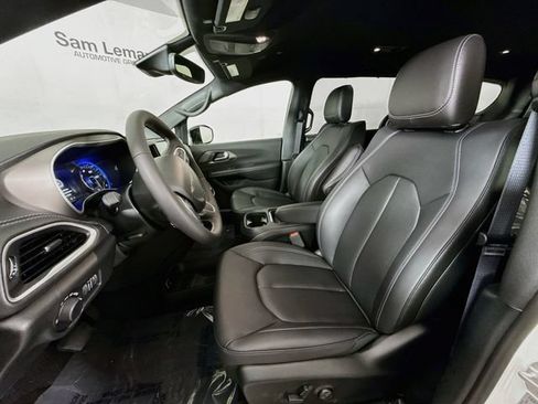 New 2027 Chrysler Pacifica Select FWD image 20