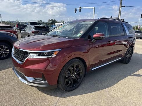 Used 2022 Kia Carnival SX image 3