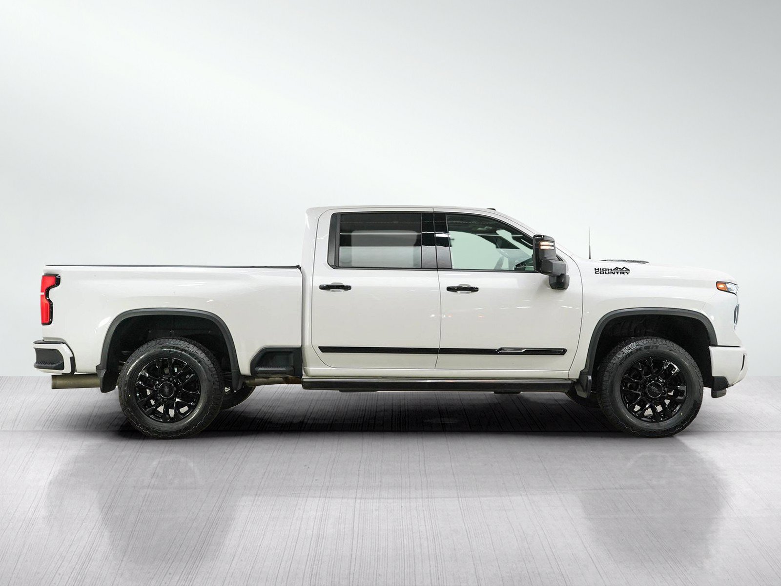 Used 2025 Chevrolet Silverado 2500 High Country w/ High Country Premium Package AWD/4WD image 7