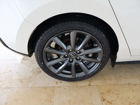 Used 2021 MAZDA MAZDA3 s image 39