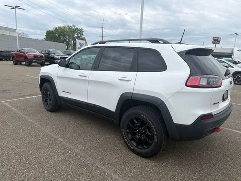Used 2020 Jeep Cherokee Trailhawk w/ Cold Weather Group AWD/4WD image 3