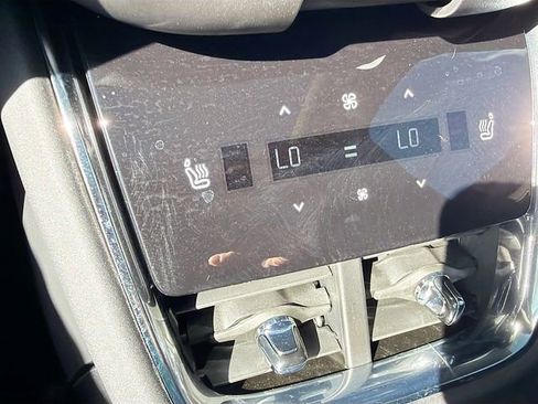 Used 2025 Volvo EX90 Ultra image 18