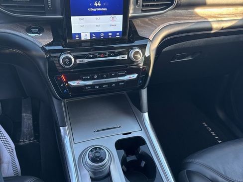 Used 2023 Ford Explorer Platinum w/ Technology Package image 22