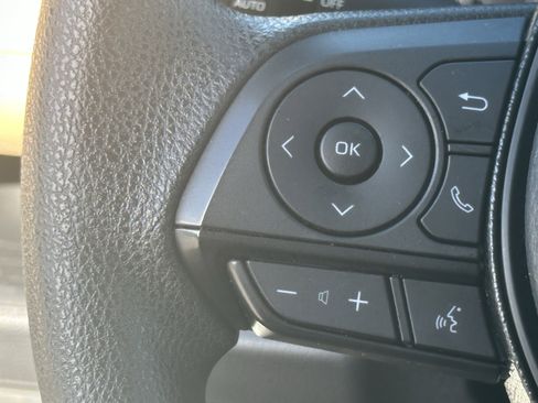 Used 2021 Toyota RAV4 XLE image 21