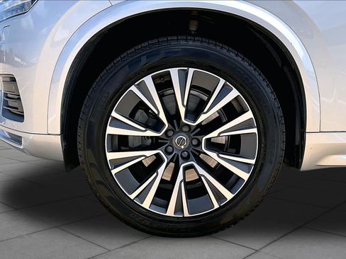 Used 2021 Volvo XC90 T5 Momentum w/ Protection Package Premier FWD image 11