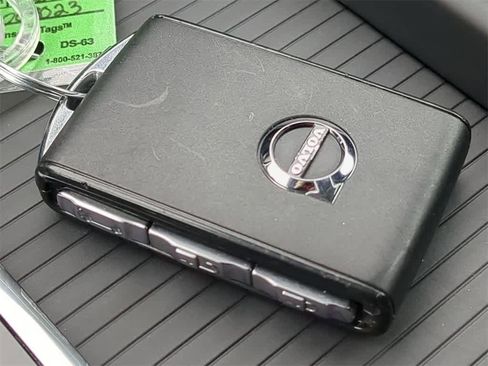 Certified 2025 Volvo XC60 T8 Core w/ Protection Package Premier image 32