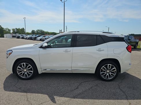 Used 2024 GMC Terrain Denali w/ Denali Premium Package AWD/4WD image 6