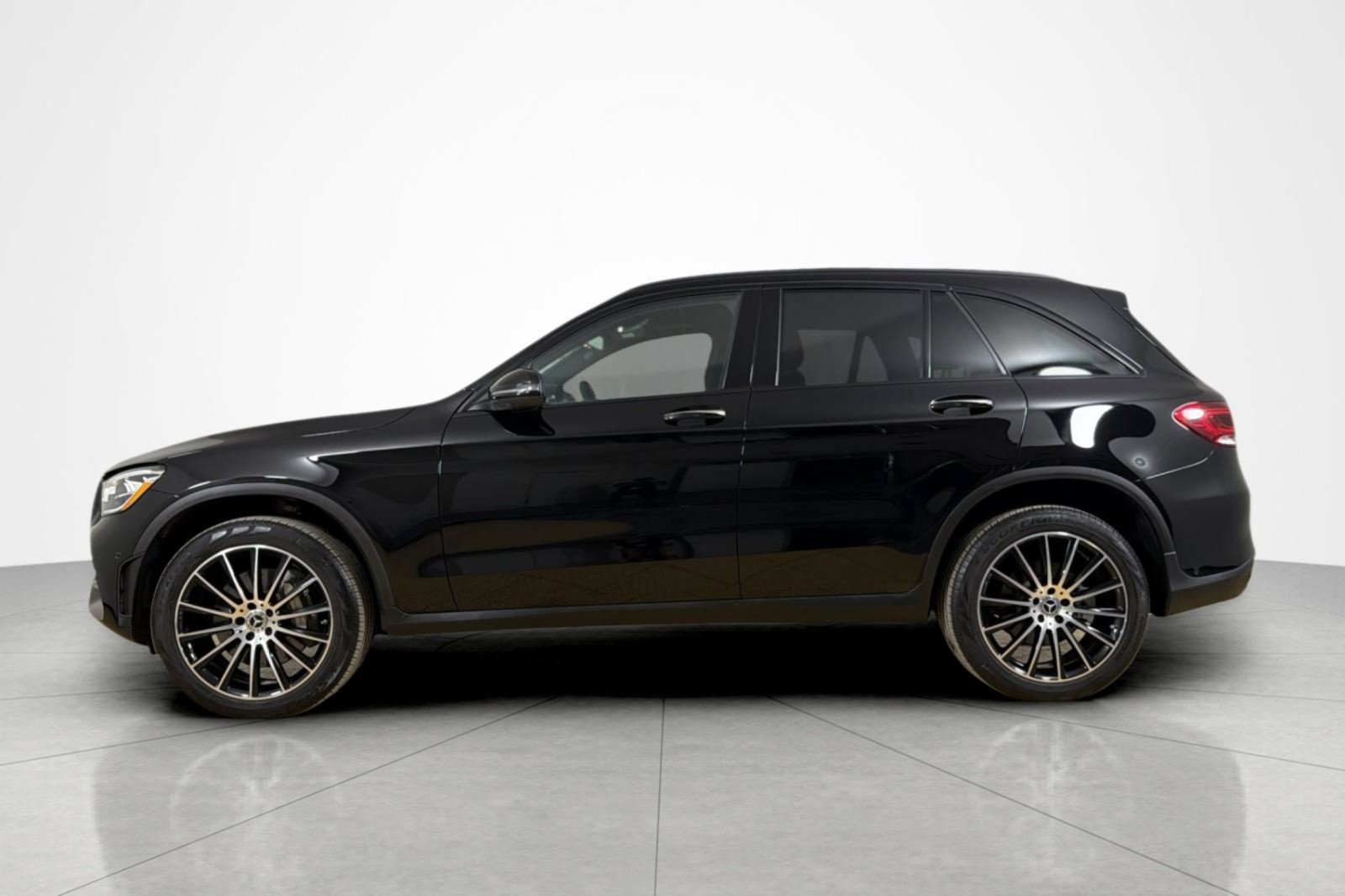 Used 2022 Mercedes-Benz GLC 300 image 2