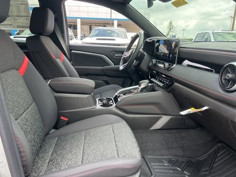 Used 2025 Chevrolet Colorado Z71 w/ Technology Package image 32