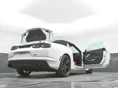 Used 2021 Chevrolet Camaro LT w/ RS Package image 46