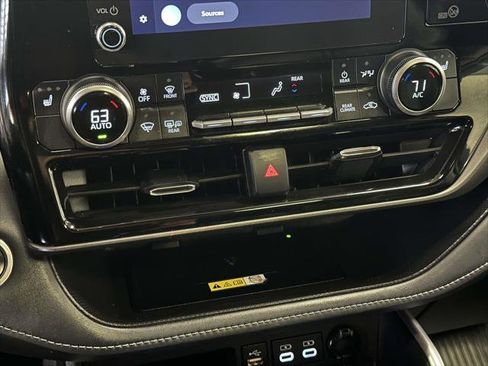 Used 2024 Toyota Highlander XLE image 29