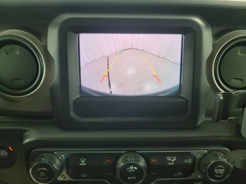 Used 2018 Jeep Wrangler Unlimited Sport S AWD/4WD image 22