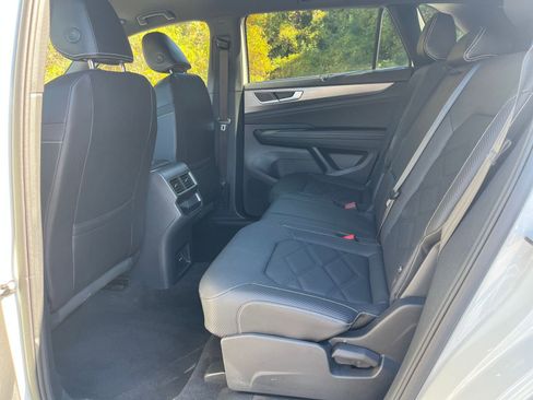 Used 2025 Volkswagen Atlas Cross Sport SE image 21