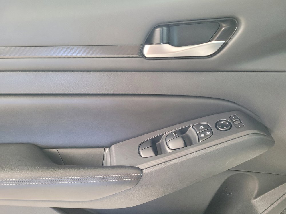 Used 2025 Nissan Altima 2.5 SV FWD image 27