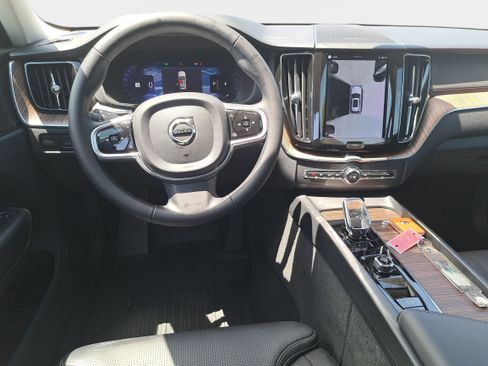 Used 2023 Volvo XC60 B5 Ultimate w/ Climate Package FWD image 16