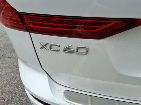 Certified 2023 Volvo XC60 B5 Plus image 5