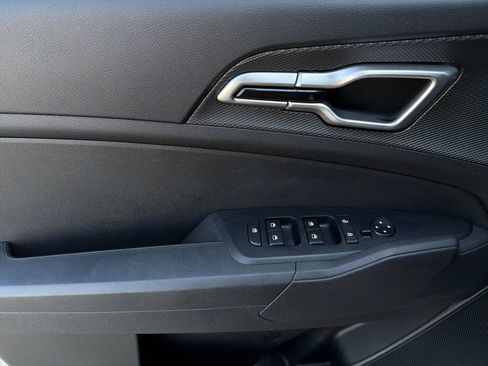 Used 2024 Kia Sportage LX image 10