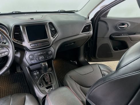 Used 2019 Jeep Cherokee Trailhawk AWD/4WD image 19