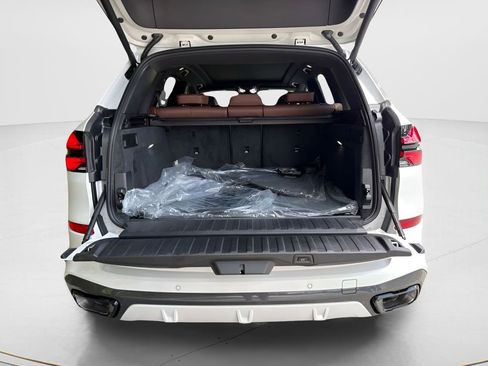 New 2026 BMW X5 xDrive40i w/ M Sport Package AWD/4WD image 22