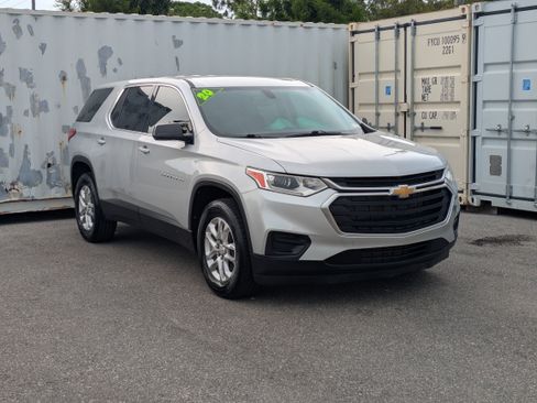 Used 2020 Chevrolet Traverse LS w/ LPO, Floor Liner Package FWD image 3