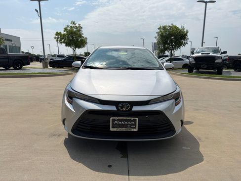 Used 2025 Toyota Corolla LE FWD image 8