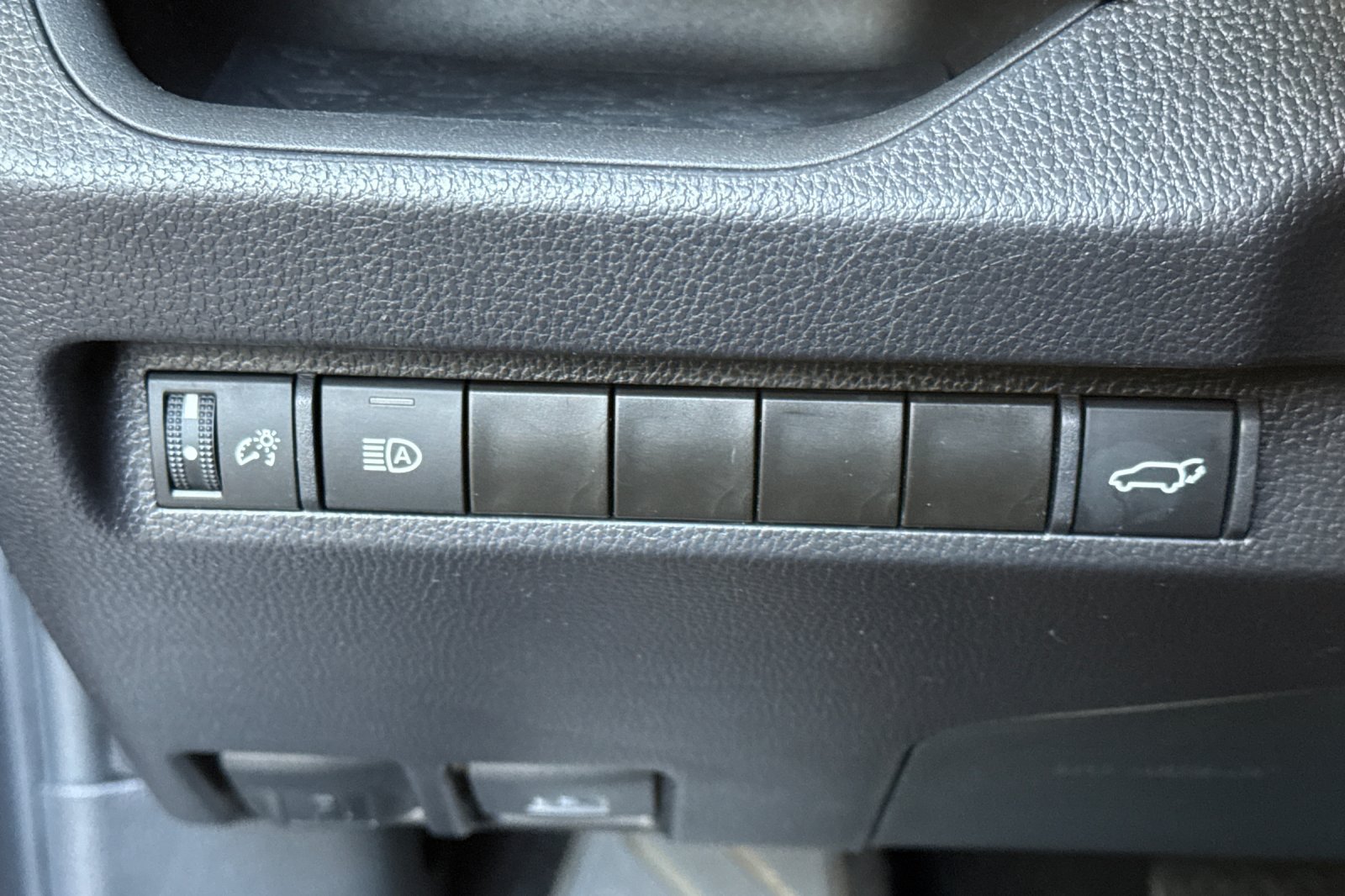 Used 2023 Toyota RAV4 XLE Premium FWD image 34