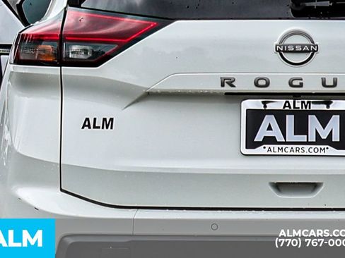 Used 2024 Nissan Rogue S FWD image 13