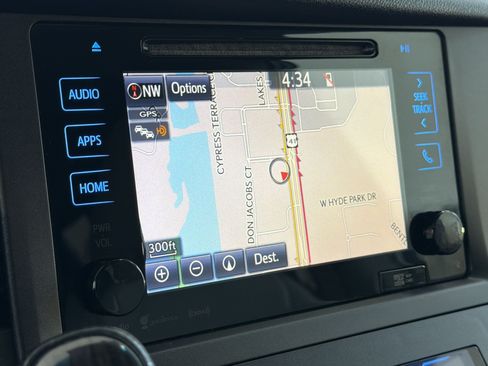 Used 2016 Toyota Sienna XLE w/ XLE Navigation Package FWD image 25