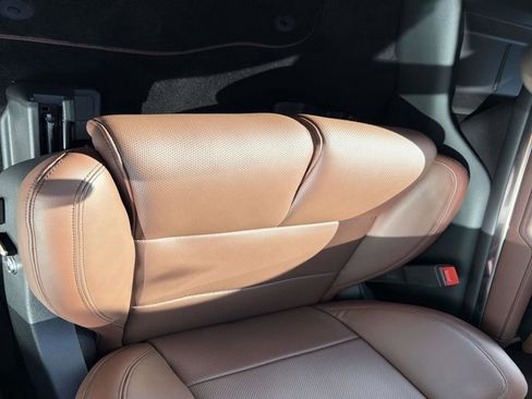 New 2026 Lincoln Navigator L Reserve AWD/4WD image 11