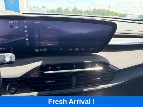 Used 2025 Buick Enclave Sport Touring w/ Power Package FWD image 8