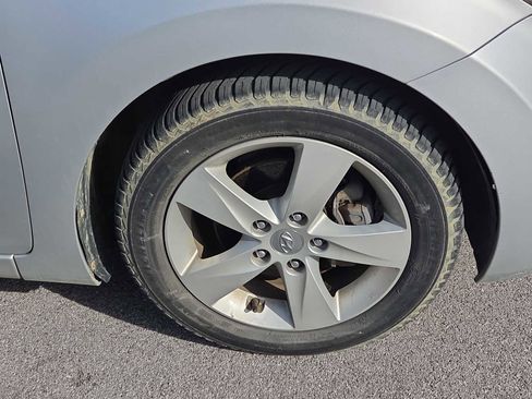 Used 2013 Hyundai Elantra GLS w/ Preferred Pkg image 2