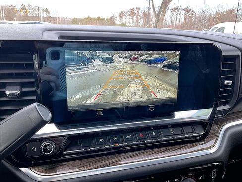 Used 2022 Chevrolet Silverado 1500 LT w/ Z71 Off-Road Package image 18