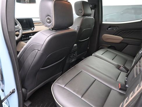 Used 2025 GMC Canyon Denali image 12