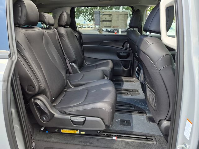 New 2027 Kia Carnival SX w/ Dark Edition Package FWD image 26