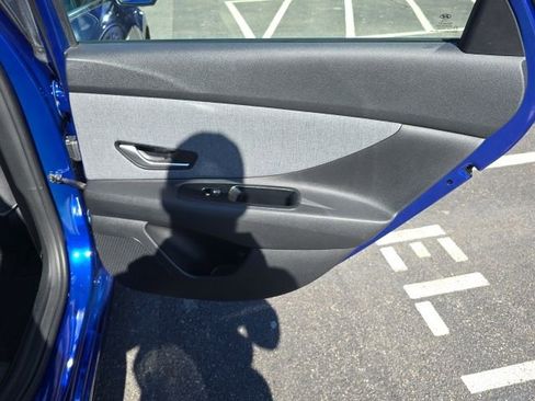 Used 2021 Hyundai Elantra Limited image 20