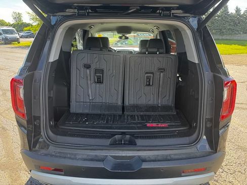 Used 2022 GMC Acadia SLT w/ LPO, Floor Liner Package AWD/4WD image 18