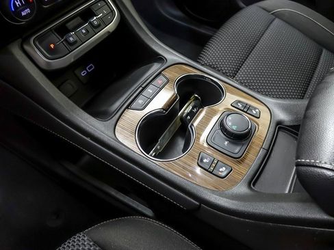 Used 2023 GMC Acadia SLE w/ Driver Convenience Package image 21