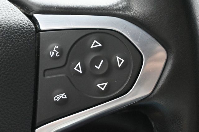 Used 2021 Chevrolet Traverse LT w/ LPO, Blackout Package FWD image 7