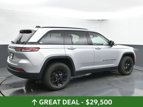Used 2024 Jeep Grand Cherokee Altitude image 12
